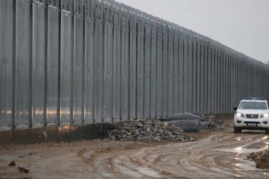 BBC: Η Ελλάδα χρησιμοποιεί μασκοφόρους μετανάστες για pushbacks